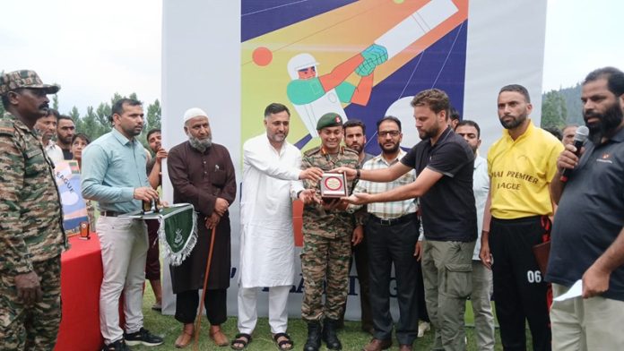 Dignitaries presenting trophy to winning team captain. Dignitaries presenting trophy to winning team captain.