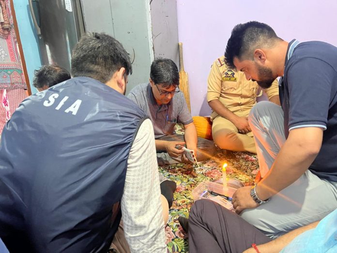 An SIA team searching a house. An SIA team searching a house.