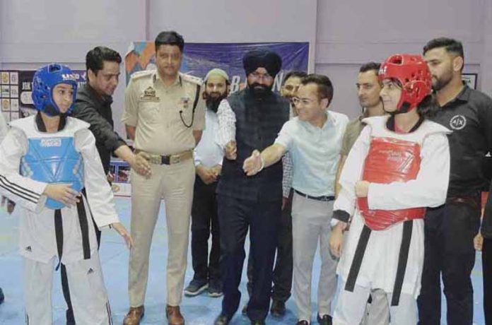 Dignitaries posing along with atheletes during a match.