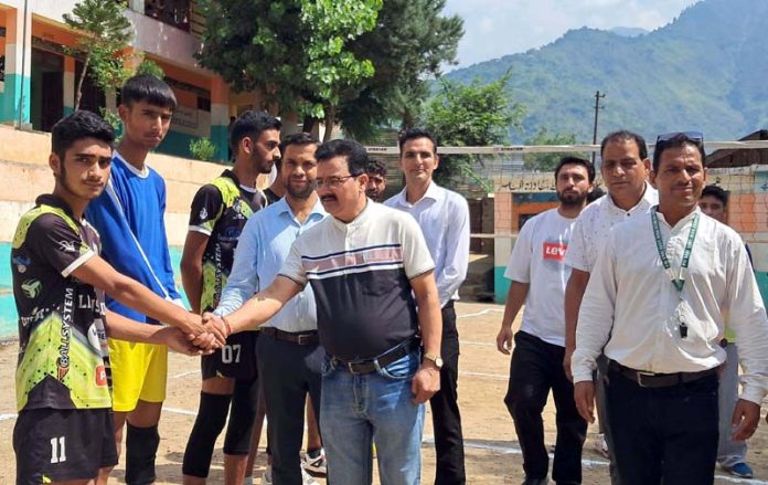 Headmaster HS Baggar, Sanjeet Kumar interacting with players at Baggar, Doda on Saturday. -Excelsior/Tilak Raj