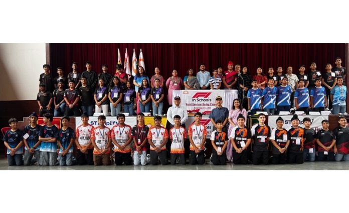 Participating teams in F1 Schools Regional Finals 2025 posing for group photograph.