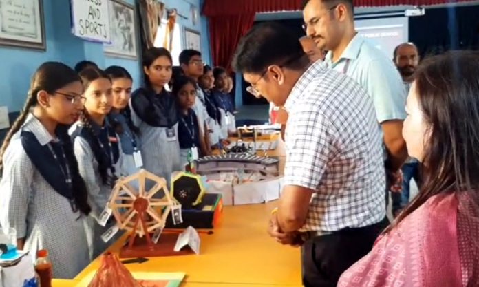 Zonal Education Officer, Vijaypur Surinder Balgotra inspecting science exhibition.