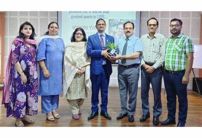 Recourse Person receiving memento from a dignitary. Recourse Person receiving memento from a dignitary.
