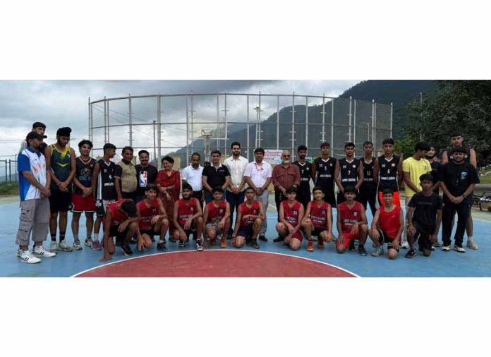 Winning Basketball team posing along with dignitaries.
