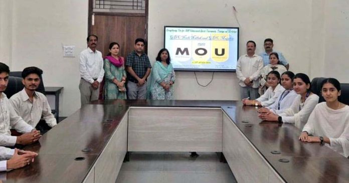 Dignitaries of GDC Neeli Nallah and GDC Majalta during an event to ink MoU on Saturday.