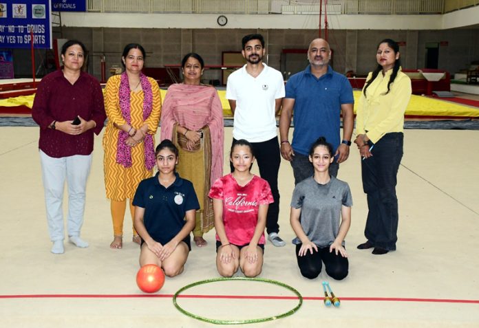 Gymnasts posing alongwith dignitaries.