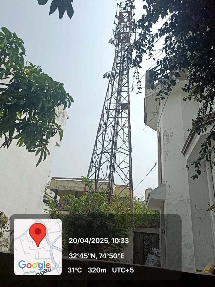 Abandoned Cellphone tower at Patoli Mangotrian in Jammu North.