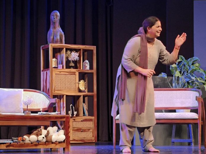 RJ Juhie Mohan performing solo Dogri play 'Chanchlo' at Abhinav Theatre, Jammu.