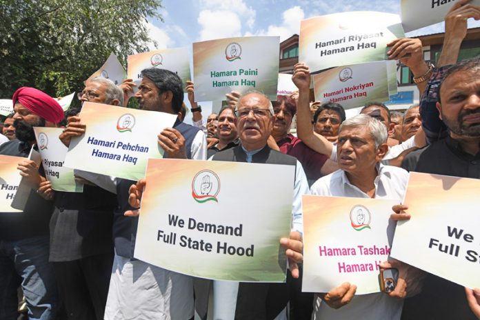 J&K Pradesh Congress Committee President Tariq Hameed Karra along with AICC Gen Secretary G.A Mir leading a procession in Srinagar on Saturday. — Excelsior/Shakeel J&K Pradesh Congress Committee President Tariq Hameed Karra along with AICC Gen Secretary G.A Mir leading a procession in Srinagar on Saturday. — Excelsior/Shakeel