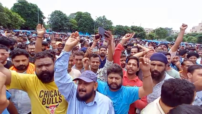 E-rickshaw and e-auto operators during a protest in Jammu on Tuesday. E-rickshaw and e-auto operators during a protest in Jammu on Tuesday.