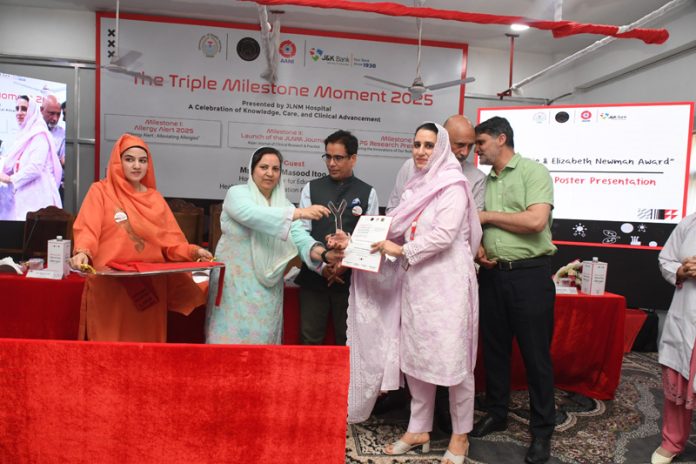 Minister Sakeena Itoo distributing awards at JLNM Hospital Srinagar on Saturday. Minister Sakeena Itoo distributing awards at JLNM Hospital Srinagar on Saturday.