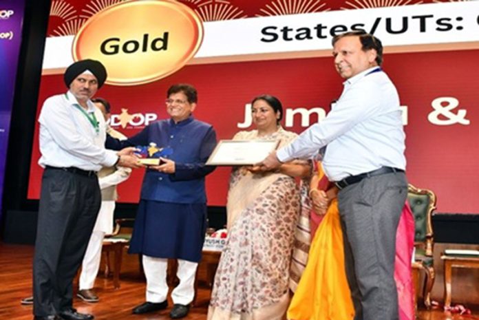 Commissioner Secretary Industries and Commerce Vikramjit Singh and MD JKTPO Sudershan Kumar receiving award at New Delhi. Commissioner Secretary Industries and Commerce Vikramjit Singh and MD JKTPO Sudershan Kumar receiving award at New Delhi.