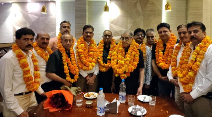 Newly elected body of Federation of Retailers Association Jammu posing for group photograph.