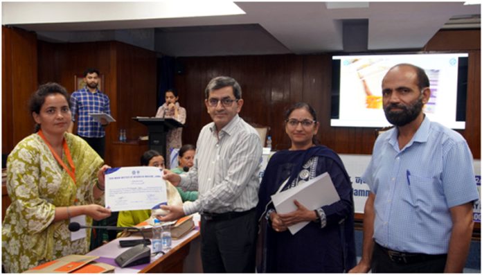 Director, CSIR-IIIM Jammu, Dr. Zabeer Ahmed giving certificate of participation to a woman farmer at the valedictory of Skill Development Programme.