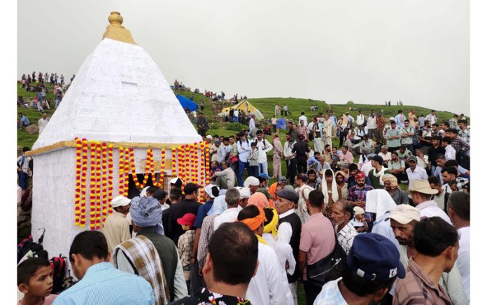 A glimpse of Sabour Mela at Ladha Dhar, Udhampur. - Excelsior/ K Kumar