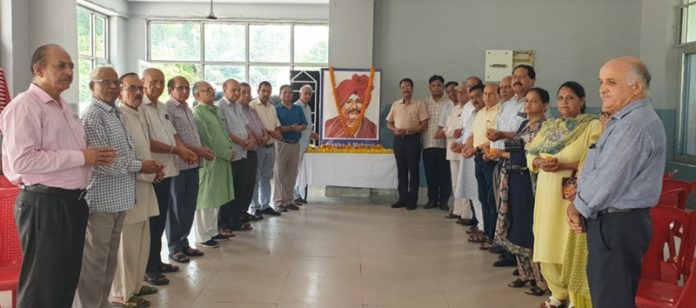 Leaders and members of reserved categories paying tribute to Shahuji Maharaj in a function at Jammu Leaders and members of reserved categories paying tribute to Shahuji Maharaj in a function at Jammu