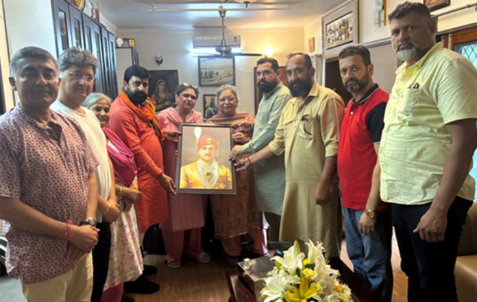 YRS leaders honouring Sangeeta Jaitley (wife of ex-Union Minister late Arun Jaitley) with a photo frame of Maharaja Hari Singh.