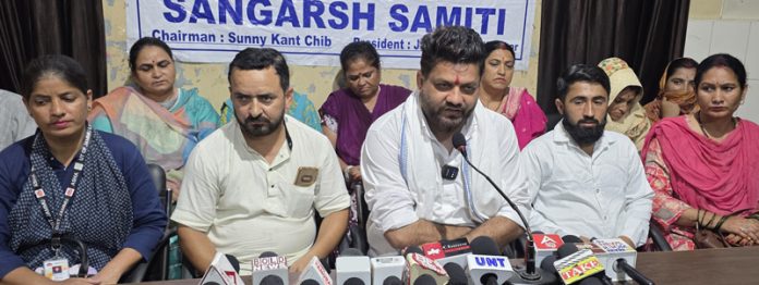 Senior members of the All J&K Daily Wagers Sanghrash Samiti addressing press conference in Jammu on Saturday. -Excelsior/ Rakesh