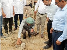 DDC Doda Harvinder Singh laying foundation stone at GMC on Sunday.