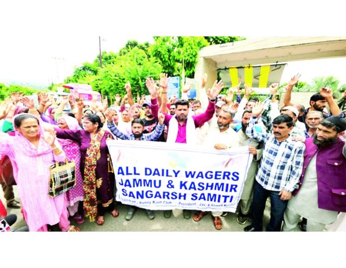 Mid Day Meals and other daily rated workers staging protest in Jammu on Tuesday. -Excelsior/ Rakesh