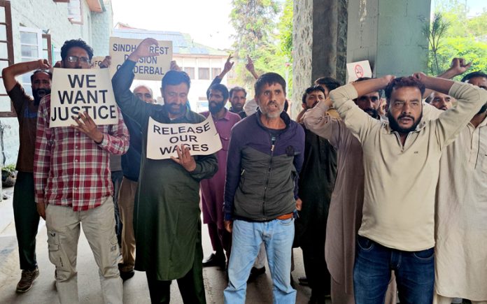 Casual labourers of Sindh Forest Division during a protest in Srinagar on Friday. -Excelsior/Shakeel Casual labourers of Sindh Forest Division during a protest in Srinagar on Friday. -Excelsior/Shakeel