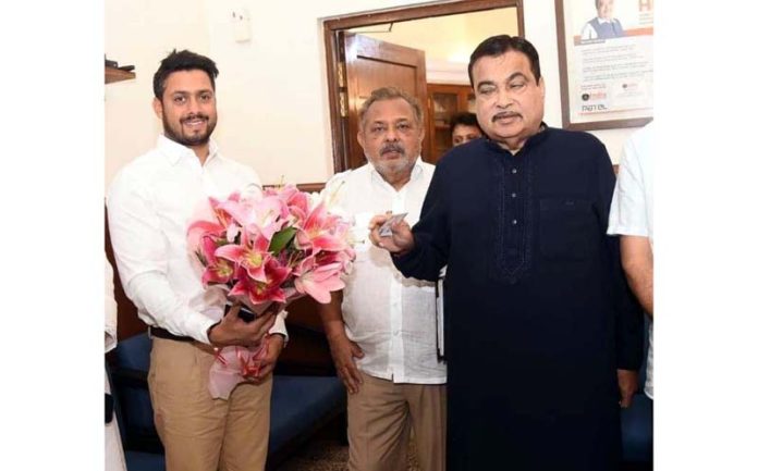 Prominent entrepreneur, C.P Gupta meeting Union Minister, Nitin Gadkari. Prominent entrepreneur, C.P Gupta meeting Union Minister, Nitin Gadkari.