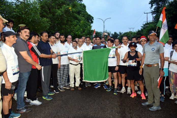 Dignitaries flagging off Swachh Jammu Run 2025 in Jammu on Sunday. Dignitaries flagging off Swachh Jammu Run 2025 in Jammu on Sunday.