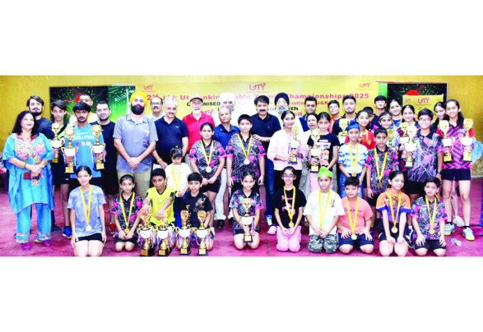 Winners posing along with medals alongside dignitaries. Winners posing along with medals alongside dignitaries.