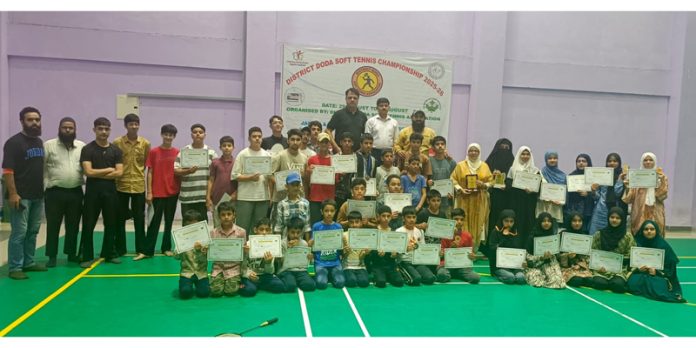 Athletes posing doing with dignitaries in Doda Athletes posing doing with dignitaries in Doda