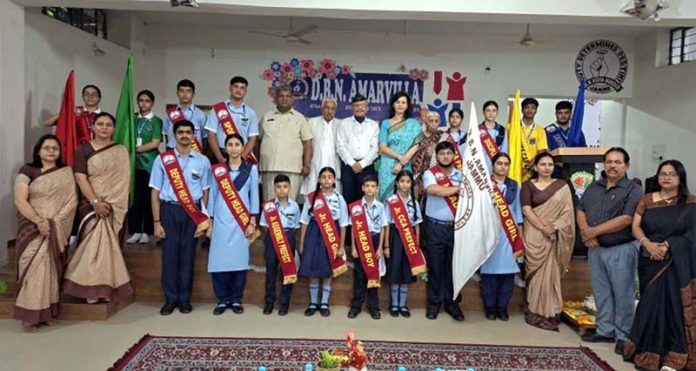 Newly elected Students Council posing for group photograph with school staff.