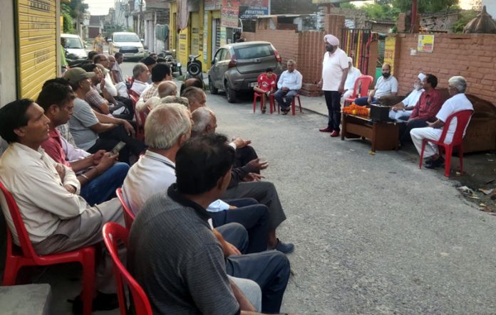 Cong leader Taranjit Singh Tony addressing a public meeting on Wednesday.