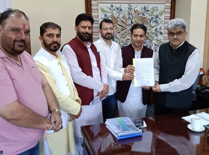 Delegation of Pahari leaders submitting a memorandum to Chief Secretary, Atal Dulloo at Srinagar on Monday. Delegation of Pahari leaders submitting a memorandum to Chief Secretary, Atal Dulloo at Srinagar on Monday.