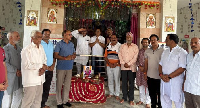 Members of Mankotia Biradari paying tribute to Lt Col Bhanu Pratap Mankotia at the Biradari Kuldevi Mandir.