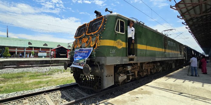 First loaded freight train reached Anantnag Railway Station on Saturday. —Excelsior/Sajad Dar First loaded freight train reached Anantnag Railway Station on Saturday. —Excelsior/Sajad Dar