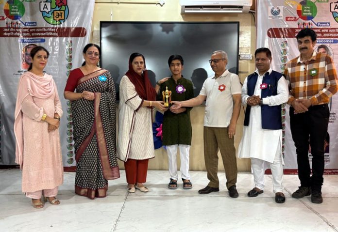 A winner receiving trophy from dignitaries during a programme. A winner receiving trophy from dignitaries during a programme.