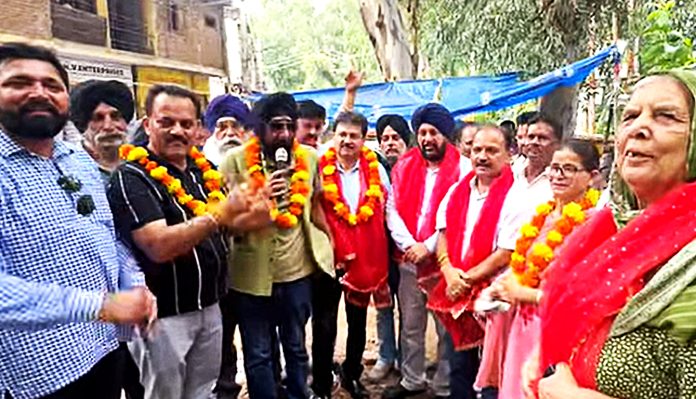 BJP MLA, Dr Narinder Singh inaugurating canal beautification project at Jeewan Nagar on Tuesday