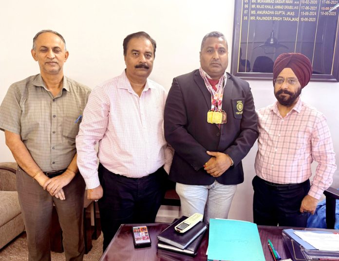 Rakesh Kumar posing along with Rajinder Singh Tara, Controller of Legal Metrology Department in Jammu.