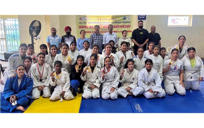 Judo athletes posing along with dignitaries.