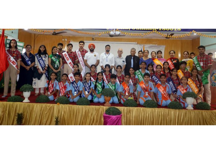 Newly appointed Students council posing along with dignitaries. Newly appointed Students council posing along with dignitaries.