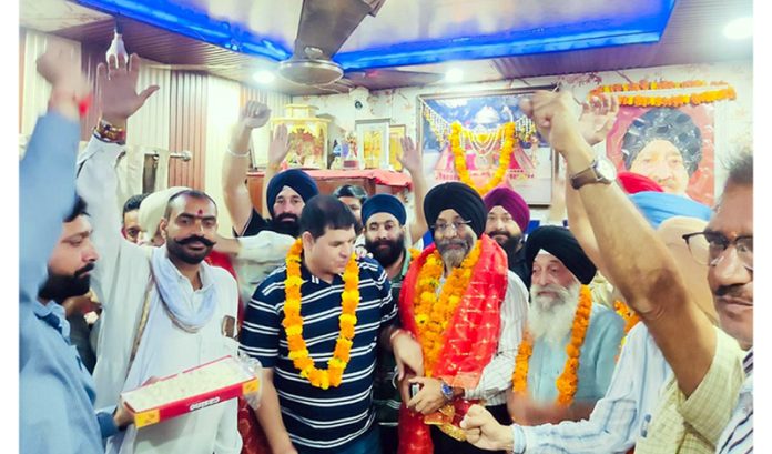 Newly appointed Chief Patron of AJKTWA, Parvinder Singh being felicitated by the Transport Unions’ leaders in Jammu.