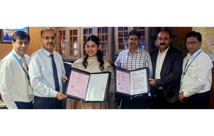 Ashok Gupta, GM & Divisional Head (Jammu), J&K Bank along with other officials signing a MoU on Thursday. Ashok Gupta, GM & Divisional Head (Jammu), J&K Bank along with other officials signing a MoU on Thursday.