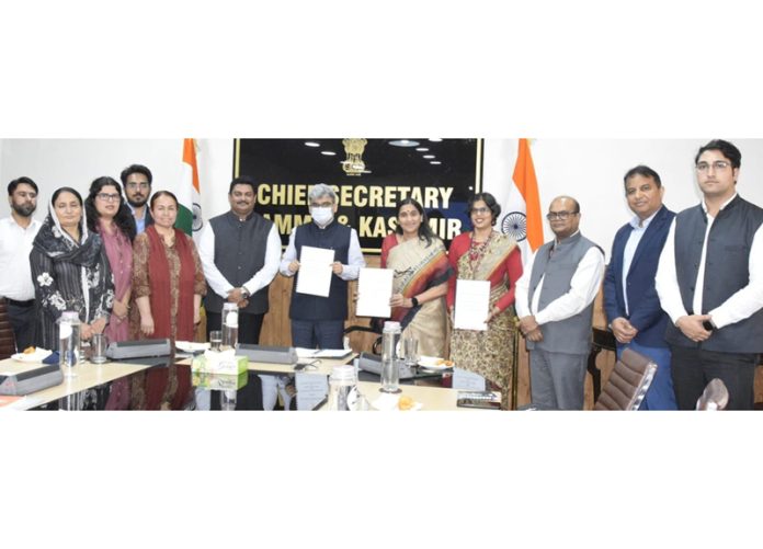 page3-1 Dignitaries during signing of MoU at Srinagar.