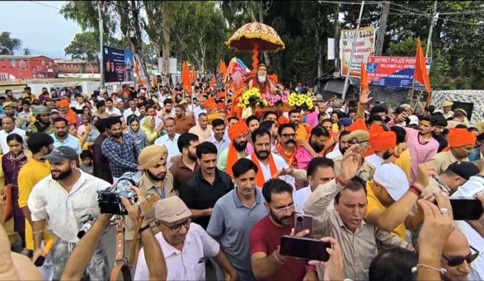 Chhari Mubarak of Budha Amarnath Ji on way to holy temple at Mandi Poonch on Thursday. Excelsior/Ramesh Bali
