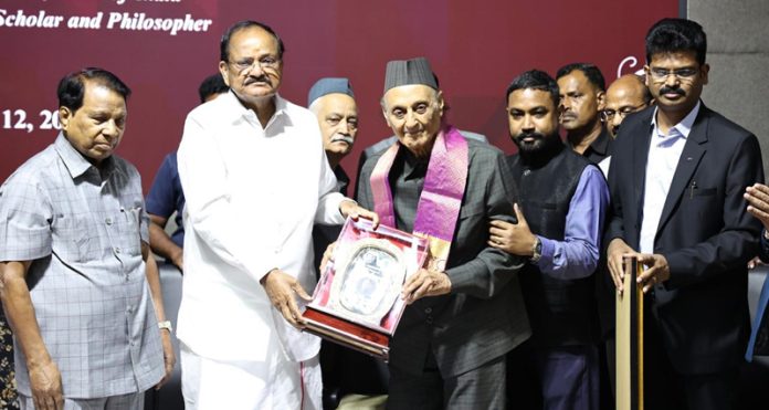 Dr Karan Singh receiving award from former Vice President of India M Venkaiah Naidu in Chennai.