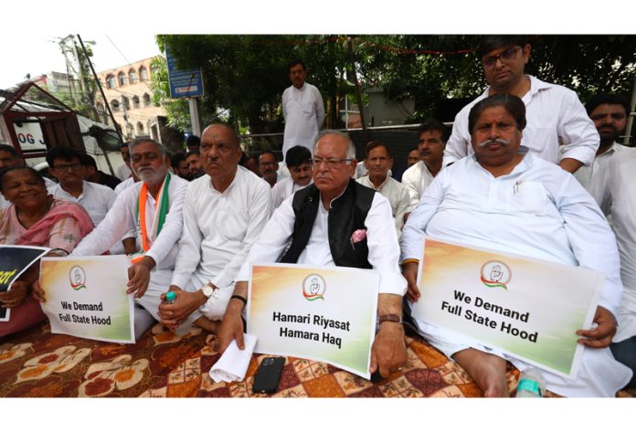 Cong leaders and activists staging protest in Jammu on Monday. -Excelsior/Rakesh