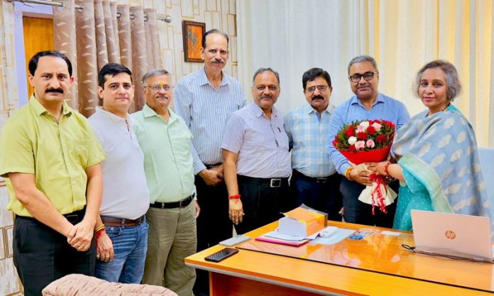 CTF delegation members posing with Commissioner FDAJK, Smita Sethi. CTF delegation members posing with Commissioner FDAJK, Smita Sethi.