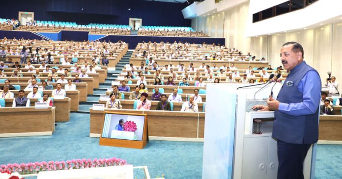 Union Minister Dr. Jitendra Singh speaking after presenting “National Anubhav Awards” to retirees at Vigyan Bhawan, New Delhi.