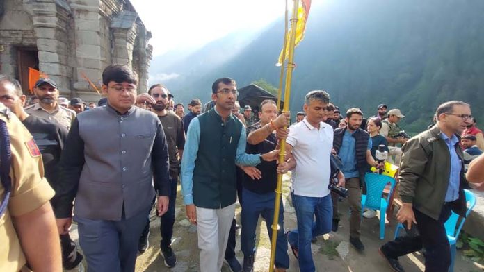 Divisional Commissioner Kashmir Anshul Garg flagging off the annual Gangbal Yatra from Narang base camp on Saturday. -Excelsior/Firdous Ahmad