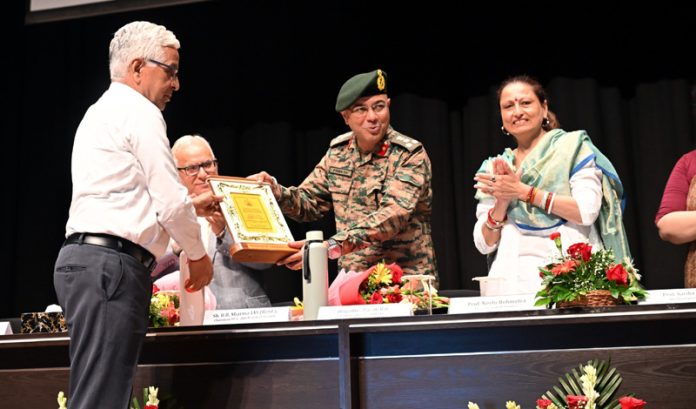 JU VC presenting a memento to Cdr 26 Artillery Division during induction programme.