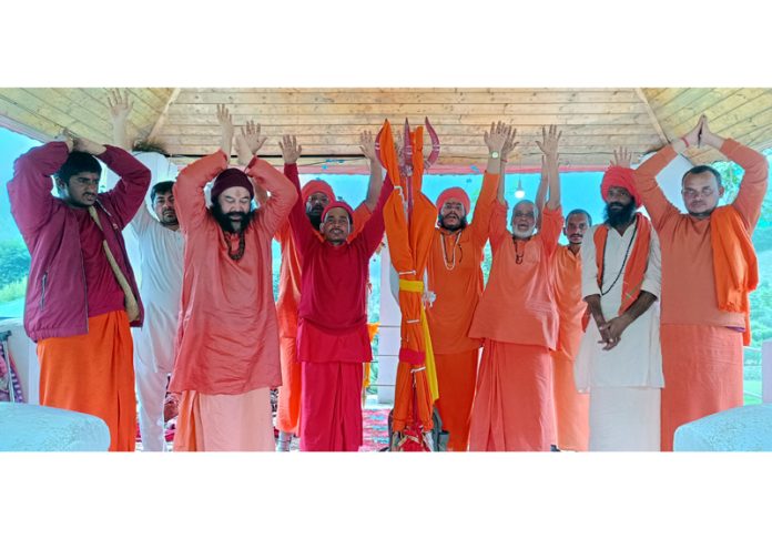 Sadhus led by Mahant Deependra Giri Ji chanting Har Har Mahadev as Chhari Mubarak reaches Pahalgam on Sunday Sadhus led by Mahant Deependra Giri Ji chanting Har Har Mahadev as Chhari Mubarak reaches Pahalgam on Sunday